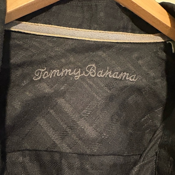 Men’s Tommy Bahama Black Textured Linen Short Sleeve Button Up - Picture 4 of 4